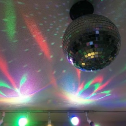 ﾌｨｯﾄﾈｽ ｽﾀｼﾞｵ ダンシング ヒーロー