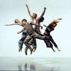 Танцевальная студия 'Яркий Мир' при русской школе