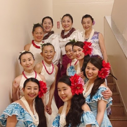 Ka Pā Hula Ka Hikina O Ka Lā（カヒキナ）