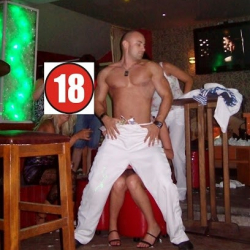 Стриптизьори под наем