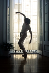 photo-1621724589897-ad32df6689a2