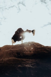 photo-1625294590318-c0cde54d673a